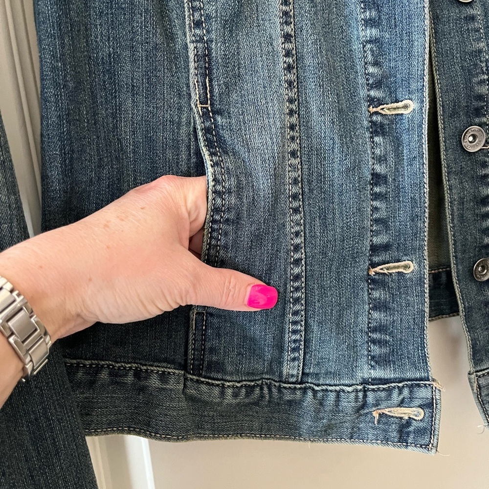 Liz Claiborne Faded Distressed Denim Jacket Women’s Size Medium - Picture 12 of 16